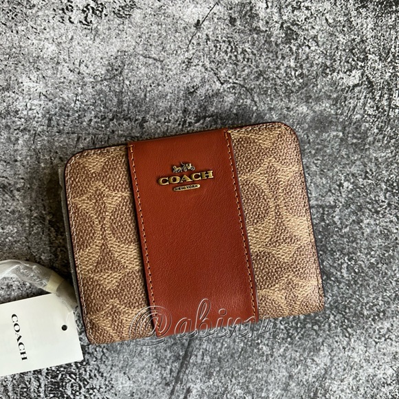 NWT Coach Small Signature Wallet - Picture 1 of 6